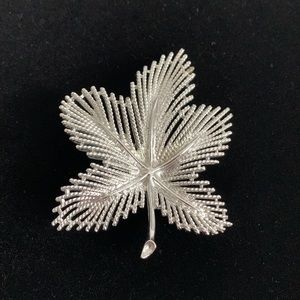 Sarah Coventry Maple Leaf Brooch Pin Textured Silver Tone 2 7/8” Nice Weight
